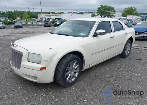 2008 Chrysler 300 Touring z USA, uszkodzony, nr VIN 2C3LA53G08H137676